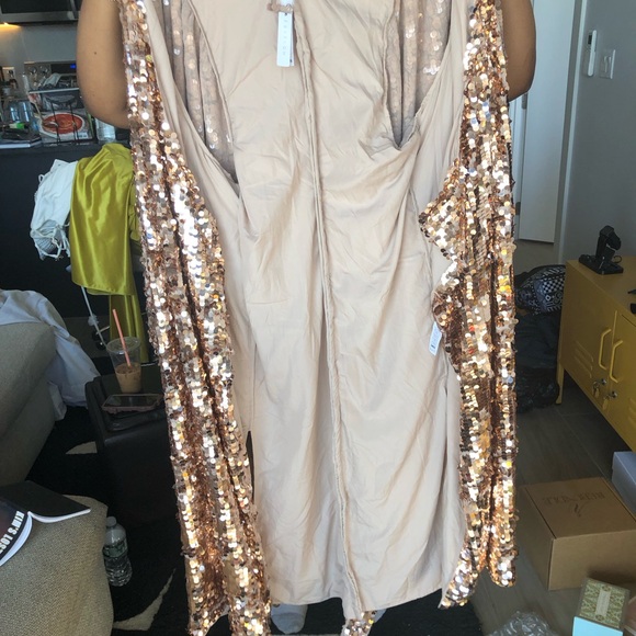 ASOS edition Curve batwing sequin wrap midi dress in gold - Picture 4 of 12